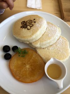 ふんわりパンケーキ 優しいカレー みつばちファームカフェ ハムハム家族